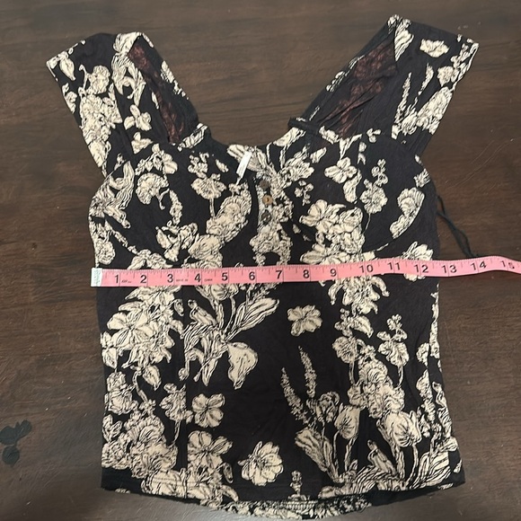 floral top size small - Picture 6 of 6